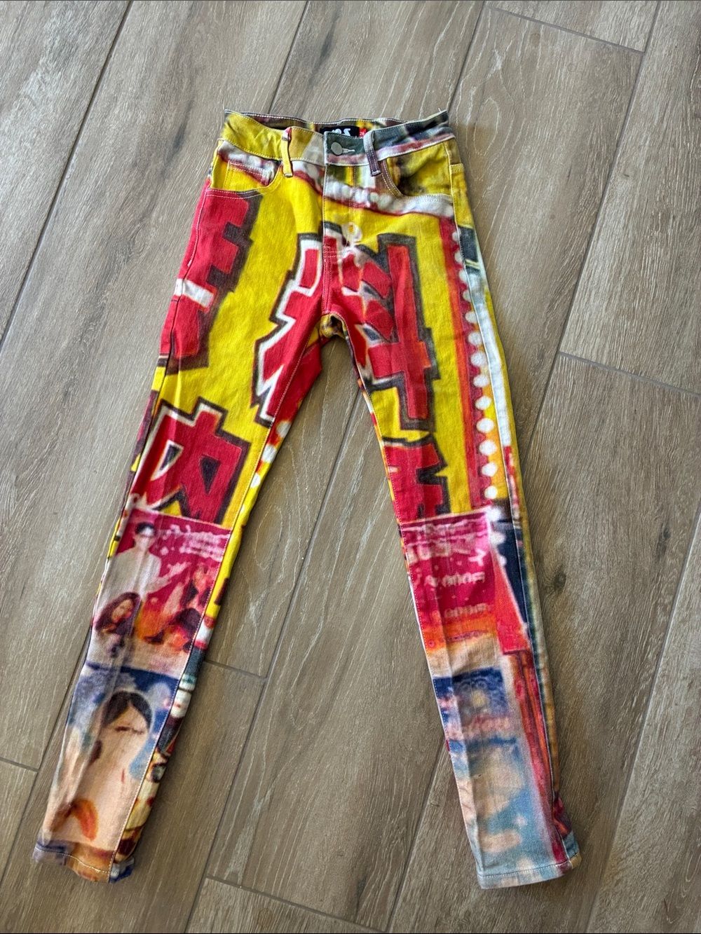 JDS Graphics Skinny Jeans with Vibrant Red & Yellow Graphic Print size 26